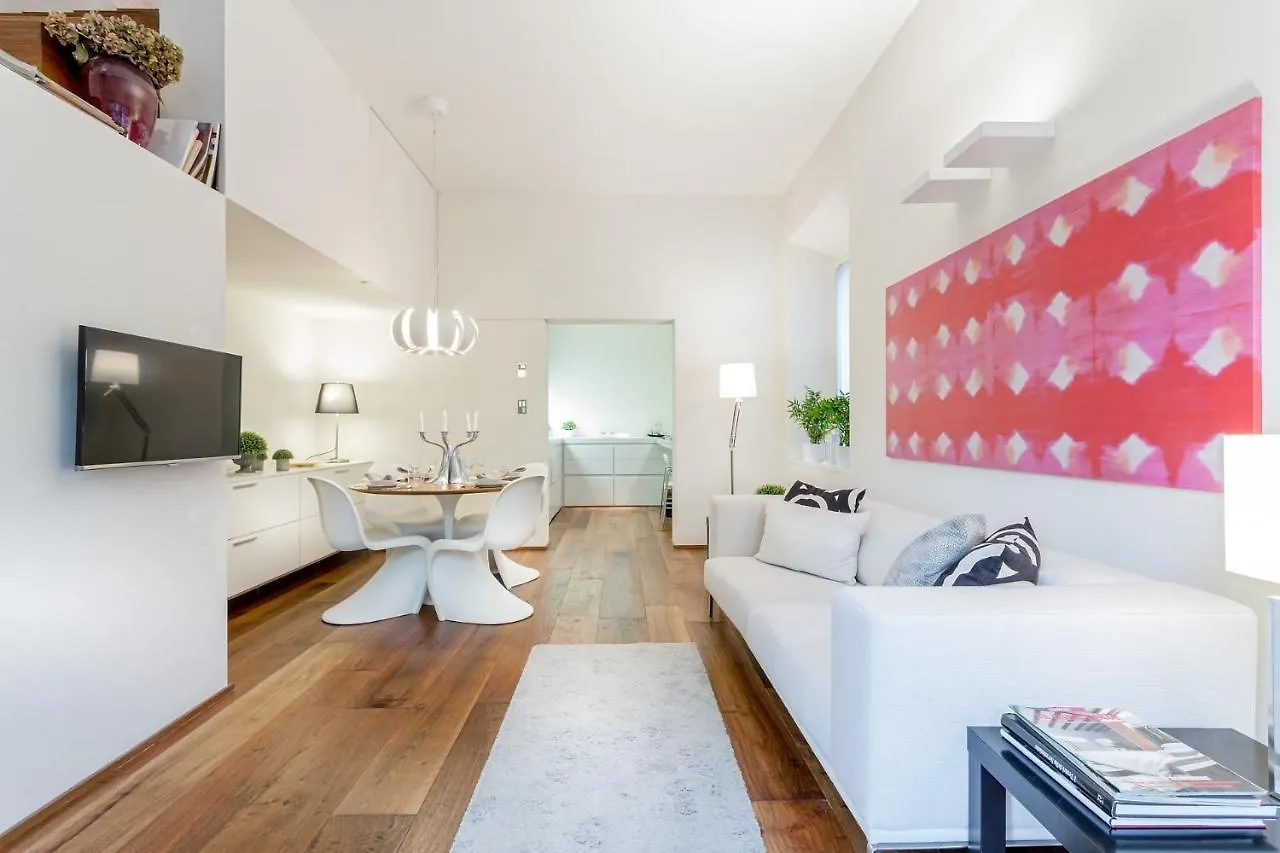 Casa Patricia, A Homey Luxury Modern & Quiet Apartment With Parking & Garden Within The Walls Lucca