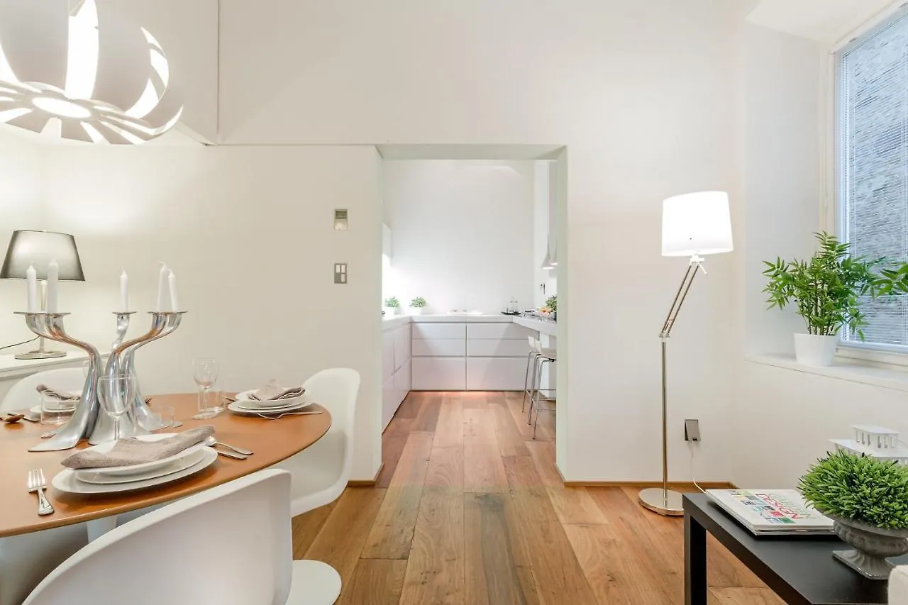 Casa Patricia, A Homey Luxury Modern & Quiet Apartment With Parking & Garden Within The Walls Lucca Italy