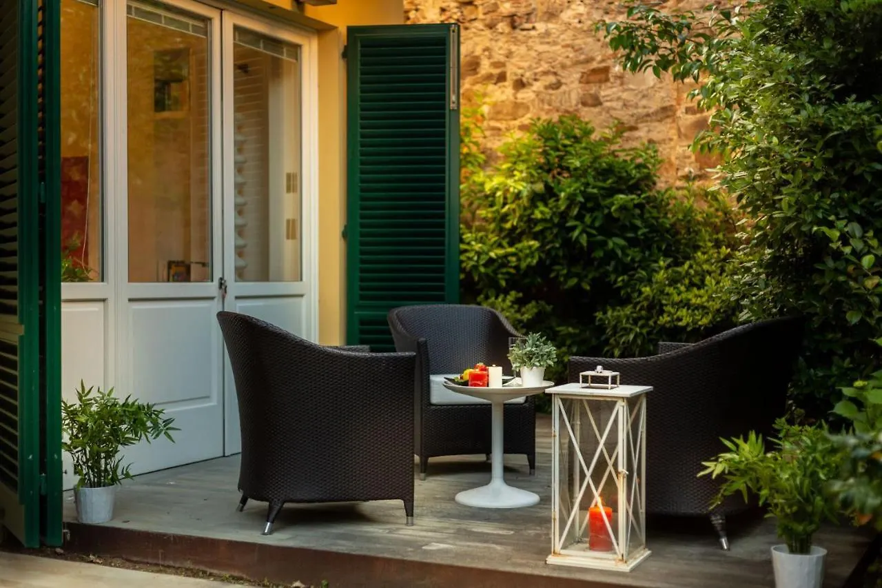 Casa Patricia, A Homey Luxury Modern & Quiet Apartment With Parking & Garden Within The Walls Lucca Italy