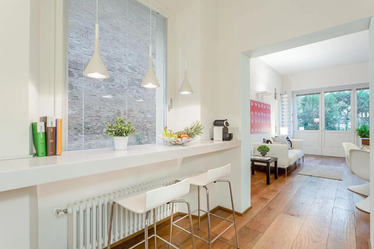 Casa Patricia, A Homey Luxury Modern & Quiet Apartment With Parking & Garden Within The Walls Lucca 0*,  Italy
