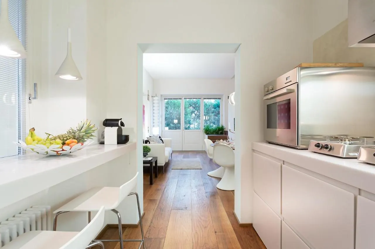 Casa Patricia, A Homey Luxury Modern & Quiet Apartment With Parking & Garden Within The Walls Lucca