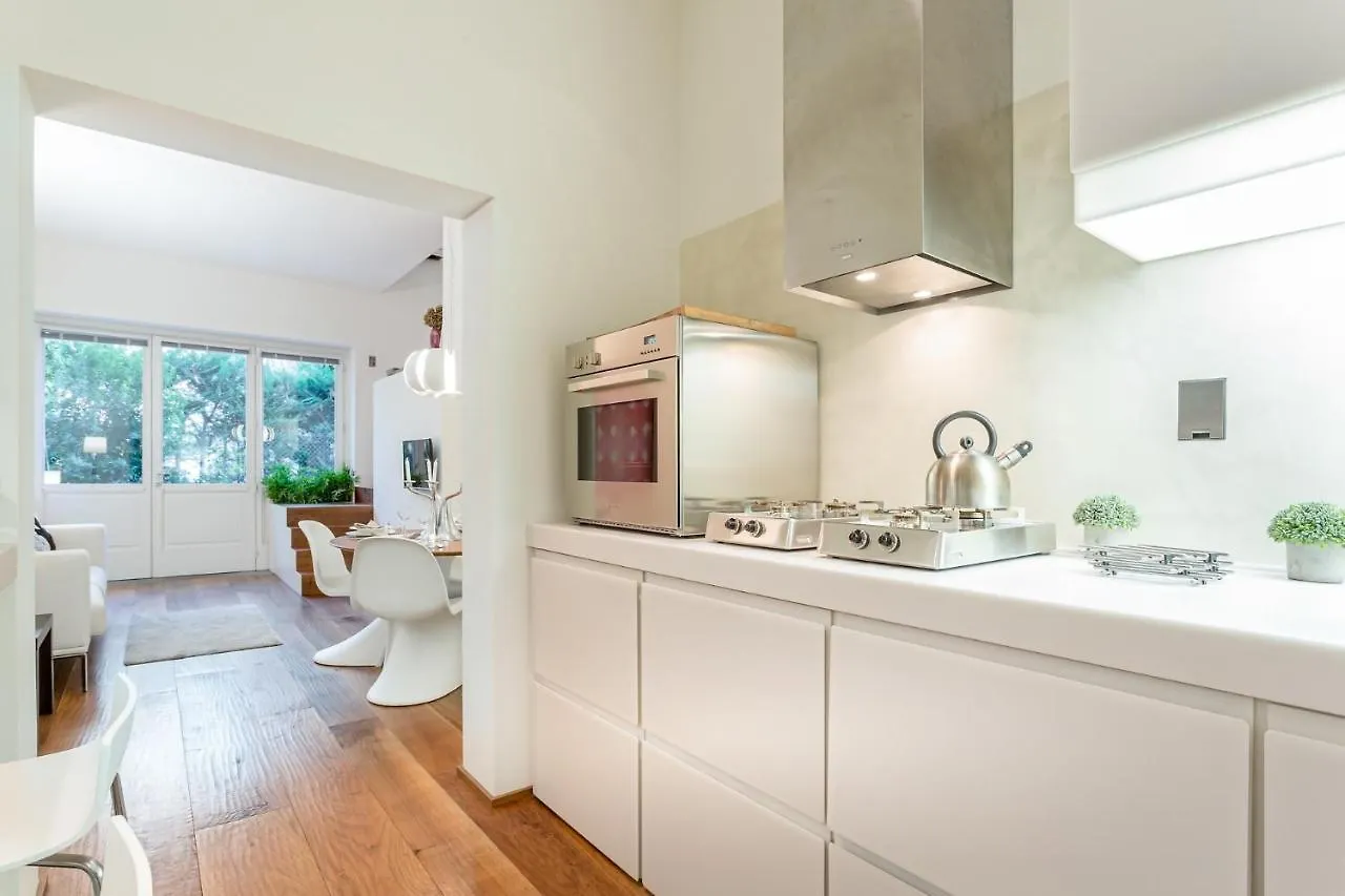 Casa Patricia, A Homey Luxury Modern & Quiet Apartment With Parking & Garden Within The Walls Lucca