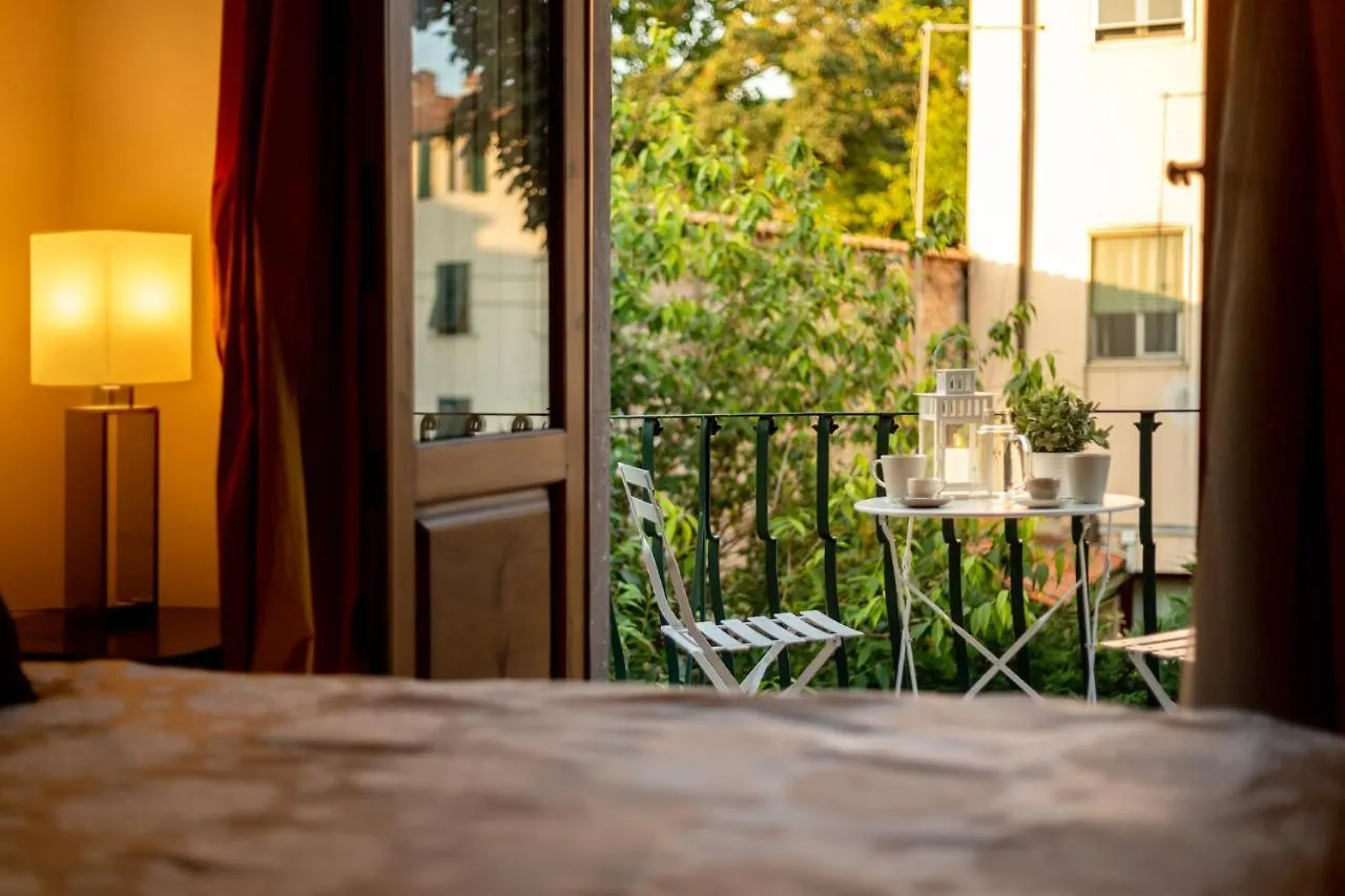 Casa Patricia, A Homey Luxury Modern & Quiet Apartment With Parking & Garden Within The Walls Lucca