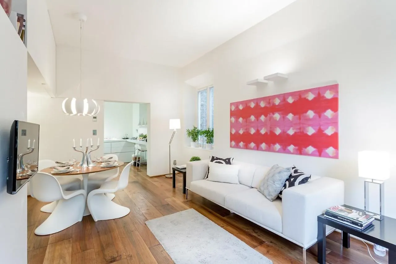 Casa Patricia, A Homey Luxury Modern & Quiet Apartment With Parking & Garden Within The Walls Lucca
