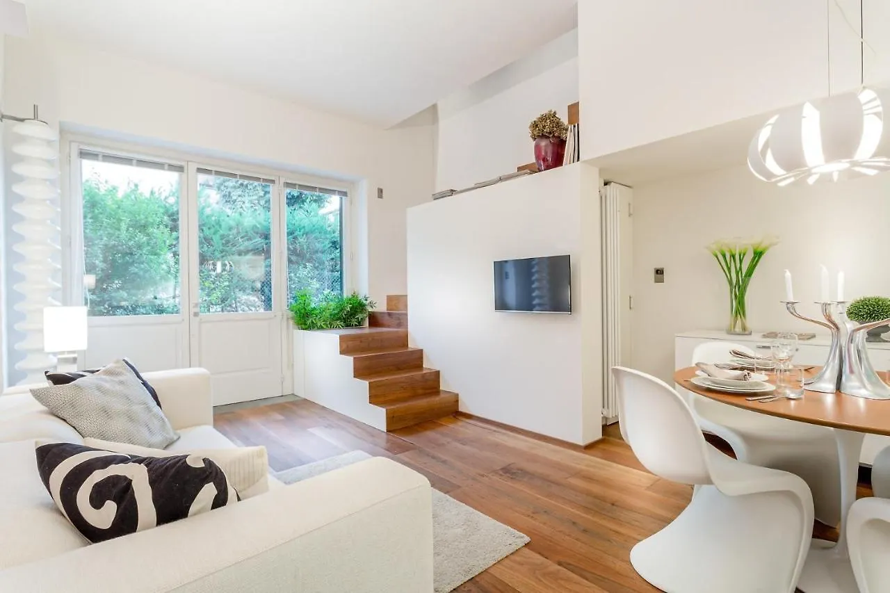 Casa Patricia, A Homey Luxury Modern & Quiet Apartment With Parking & Garden Within The Walls Lucca Italy