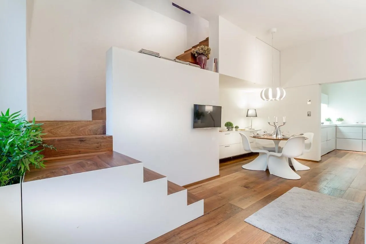 Casa Patricia, A Homey Luxury Modern & Quiet Apartment With Parking & Garden Within The Walls Lucca