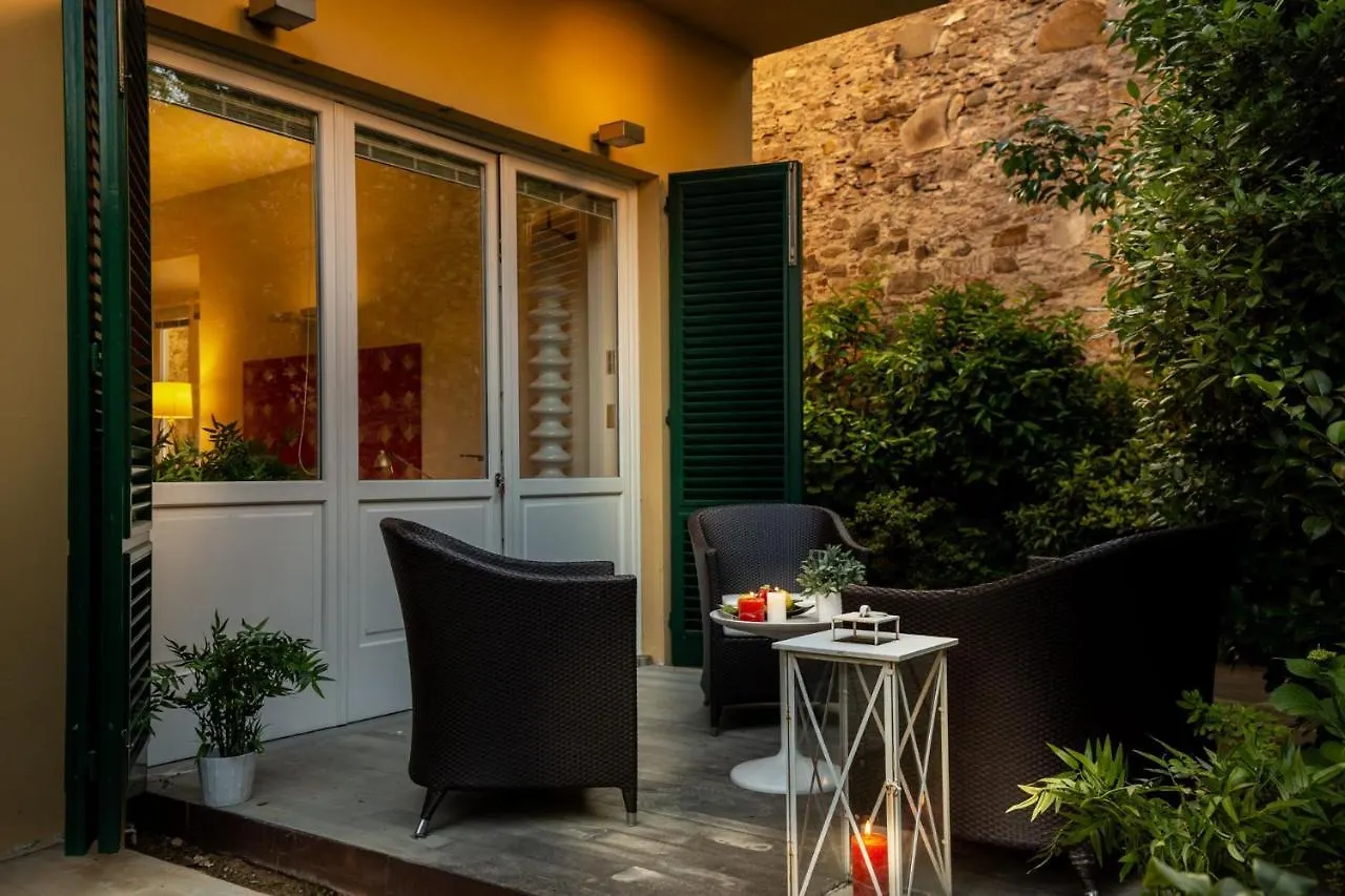 Casa Patricia, A Homey Luxury Modern & Quiet Apartment With Parking & Garden Within The Walls Lucca