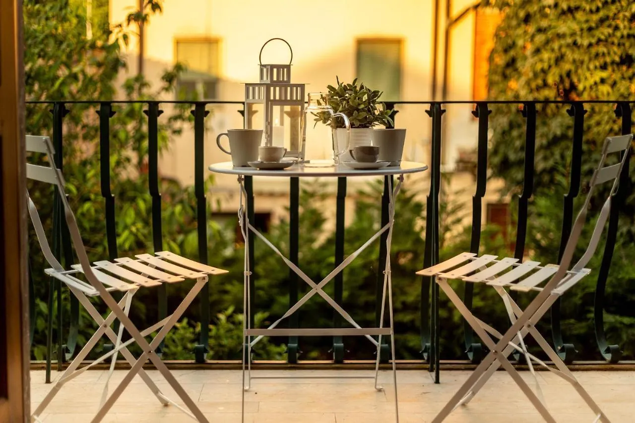 Casa Patricia, A Homey Luxury Modern & Quiet Apartment With Parking & Garden Within The Walls Lucca Italy