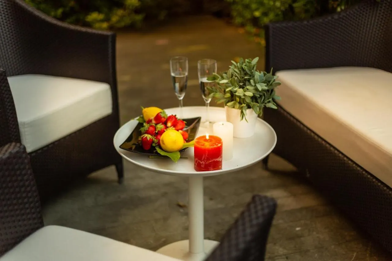Casa Patricia, A Homey Luxury Modern & Quiet Apartment With Parking & Garden Within The Walls Lucca 0*,  Italy