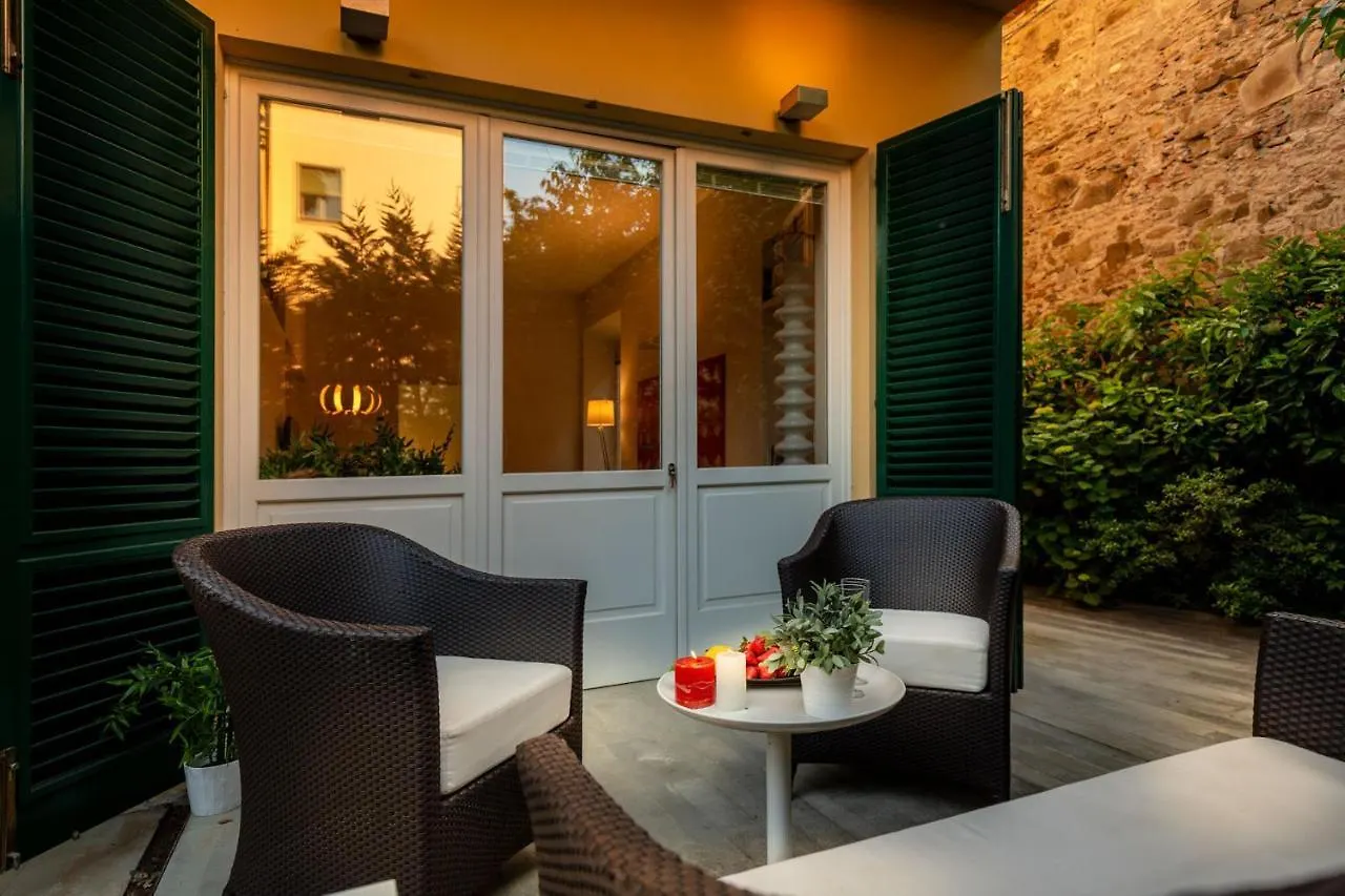Casa Patricia, A Homey Luxury Modern & Quiet Apartment With Parking & Garden Within The Walls Lucca 0*,
