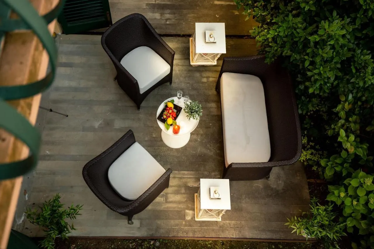 Casa Patricia, A Homey Luxury Modern & Quiet Apartment With Parking & Garden Within The Walls Lucca