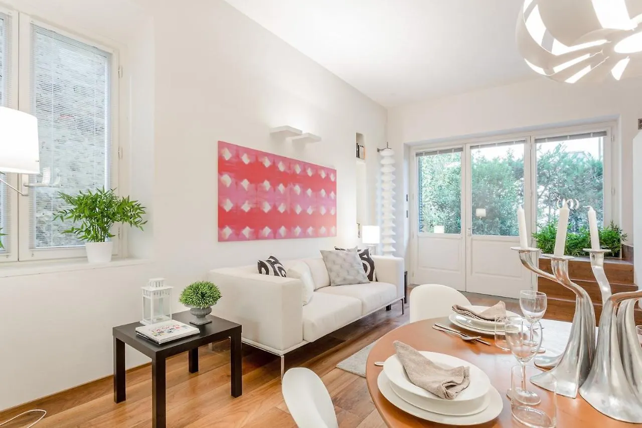Casa Patricia, A Homey Luxury Modern & Quiet Apartment With Parking & Garden Within The Walls Lucca