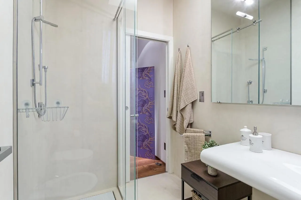 Casa Patricia, A Homey Luxury Modern & Quiet Apartment With Parking & Garden Within The Walls Lucca Italy