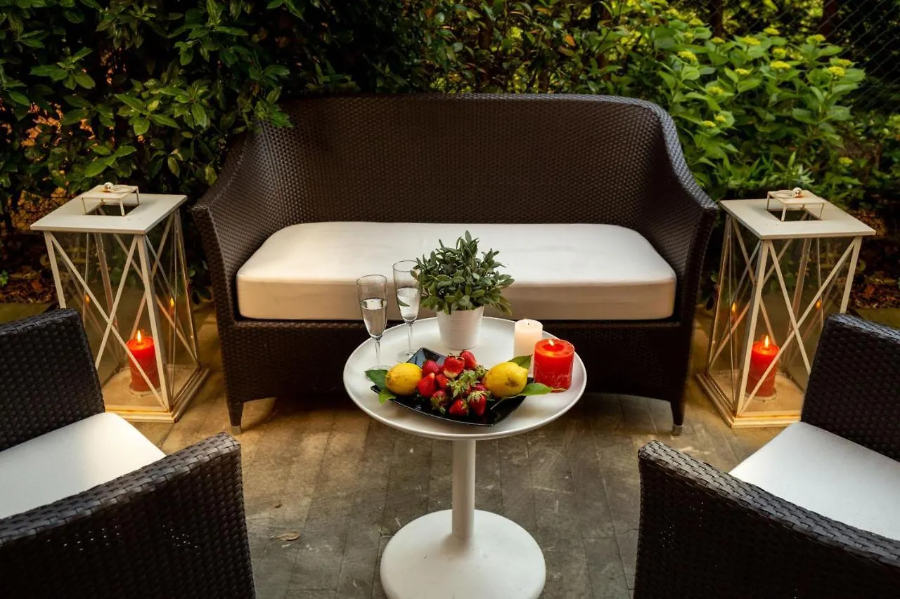 Casa Patricia, A Homey Luxury Modern & Quiet Apartment With Parking & Garden Within The Walls Lucca
