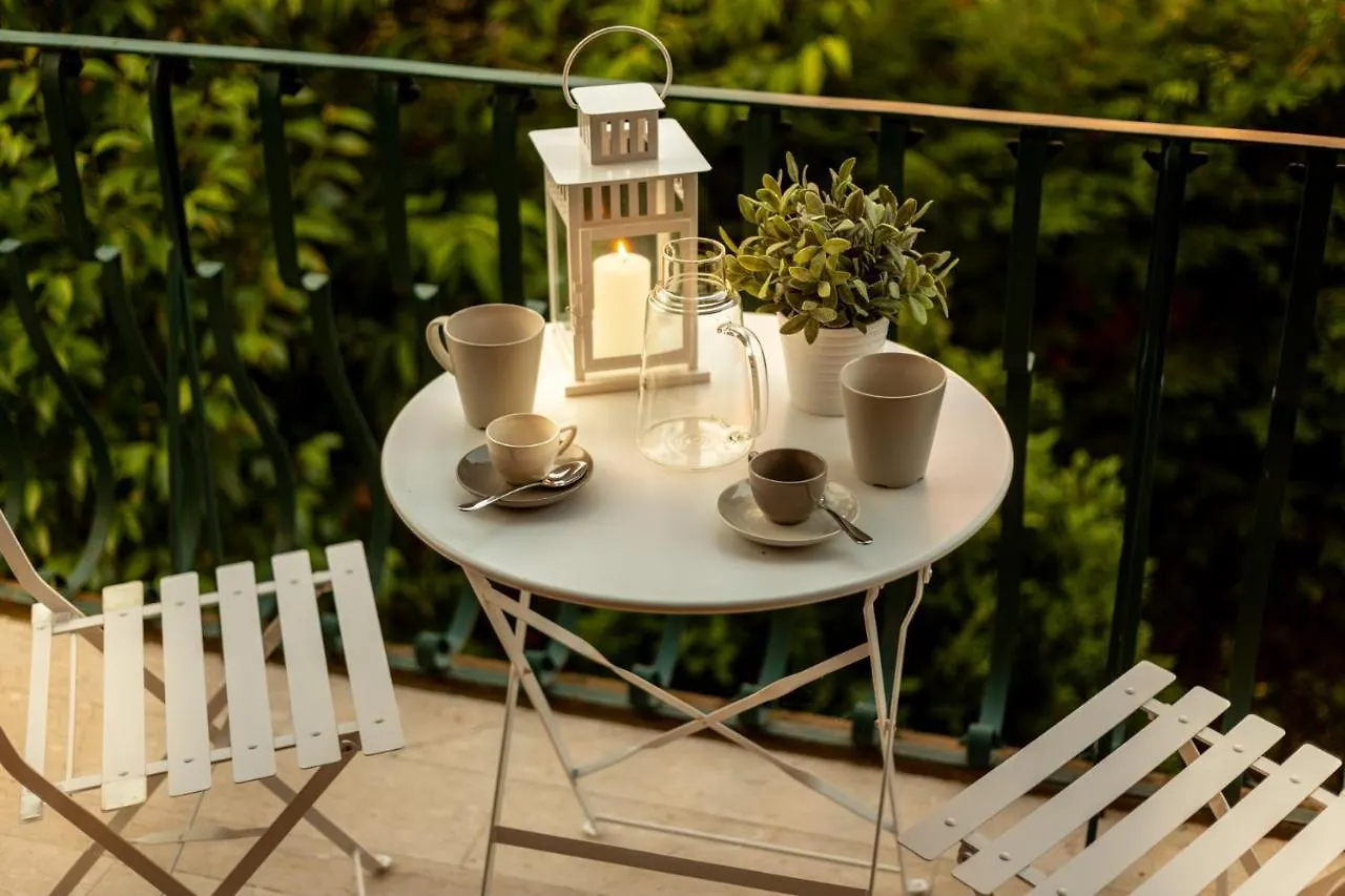 Casa Patricia, A Homey Luxury Modern & Quiet Apartment With Parking & Garden Within The Walls Lucca Italy