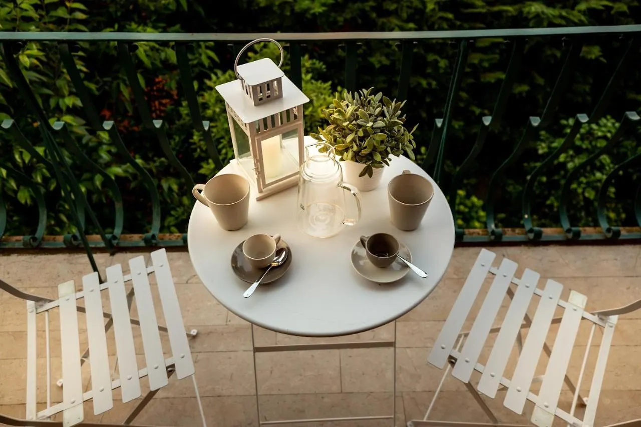 Casa Patricia, A Homey Luxury Modern & Quiet Apartment With Parking & Garden Within The Walls Lucca