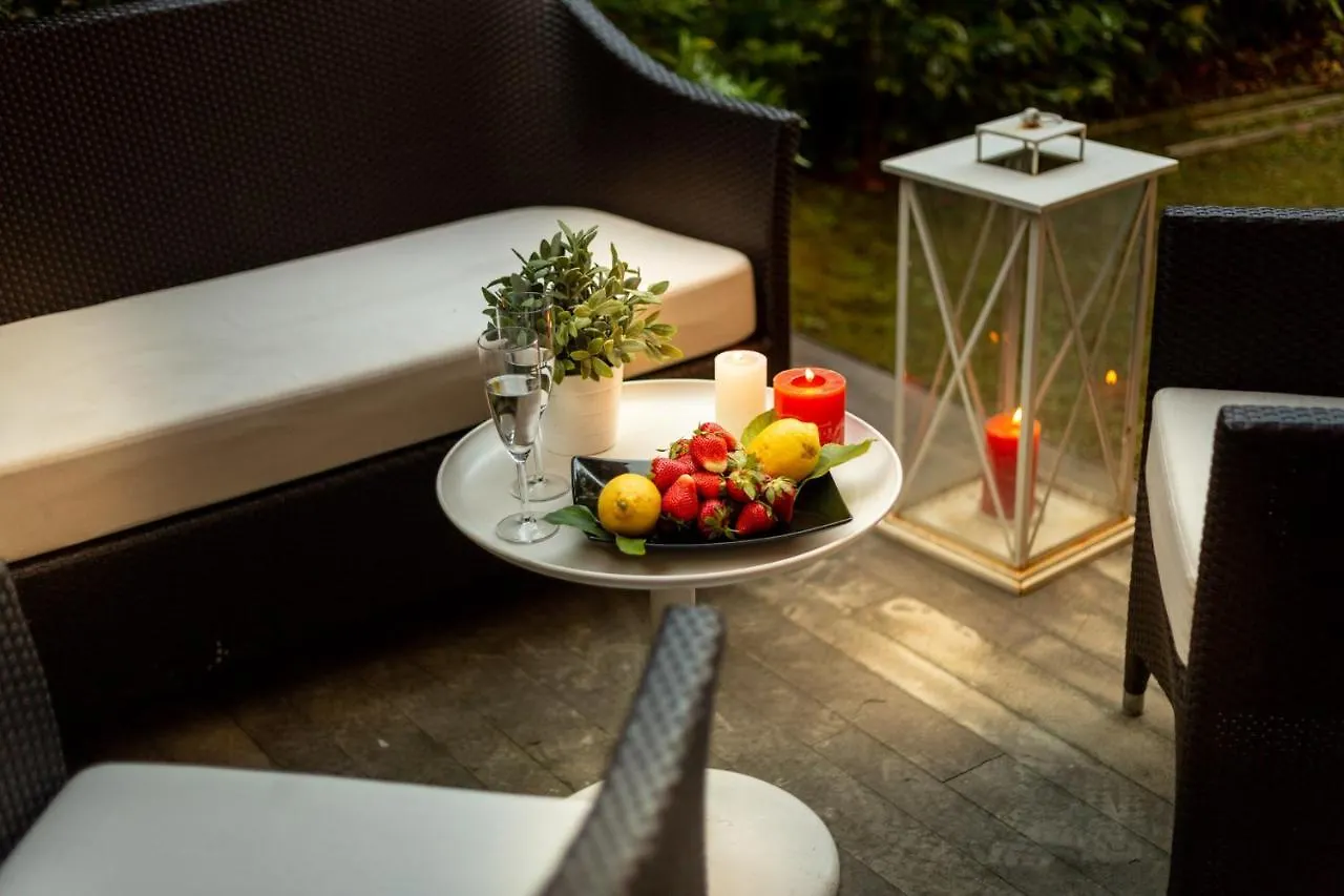 Casa Patricia, A Homey Luxury Modern & Quiet Apartment With Parking & Garden Within The Walls Lucca